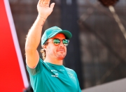 雷火电竞入驻-索伯车队逆转迈凯伦，阿隆索扛起全队