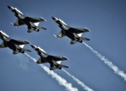 雷火电竞合作-三分线外两米，现代NBA的远古巨兽文班亚马用一记诛心远射宣告，篮球的未来，是位置消亡的混沌时代