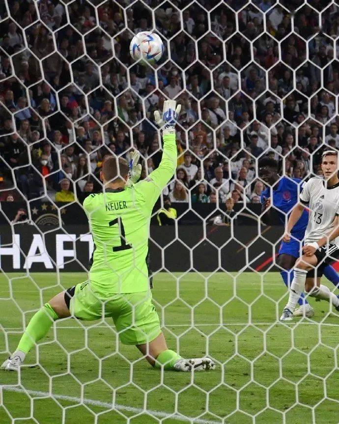 波兰国家队主场逆转客队,惊艳表现 波兰国家队主场逆转客队,惊艳表现