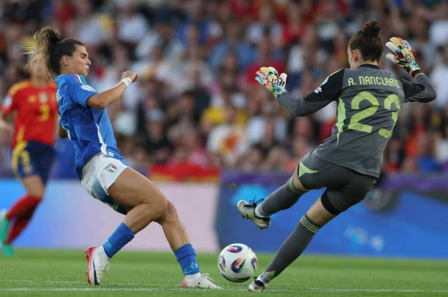 意大利女足迈入八强,展现实力 意大利女足迈入八强,展现实力