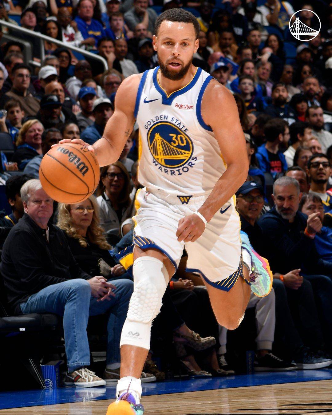 魔术碾压尼克斯，库里统治全场